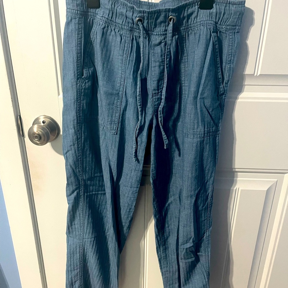 Gap Size S jean joggers. runs big